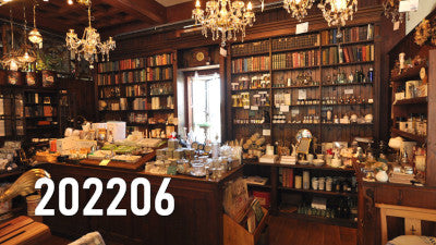 アンティークと始めるお店作り – アンティーク家具と雑貨の店