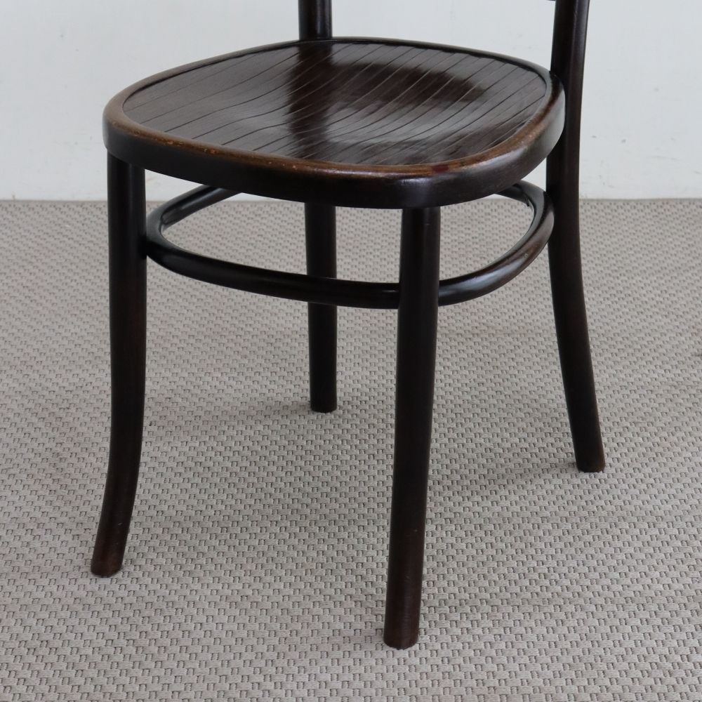 カジュアルにもシックにも♪ ベントウッドチェア AA1-GD-CH6