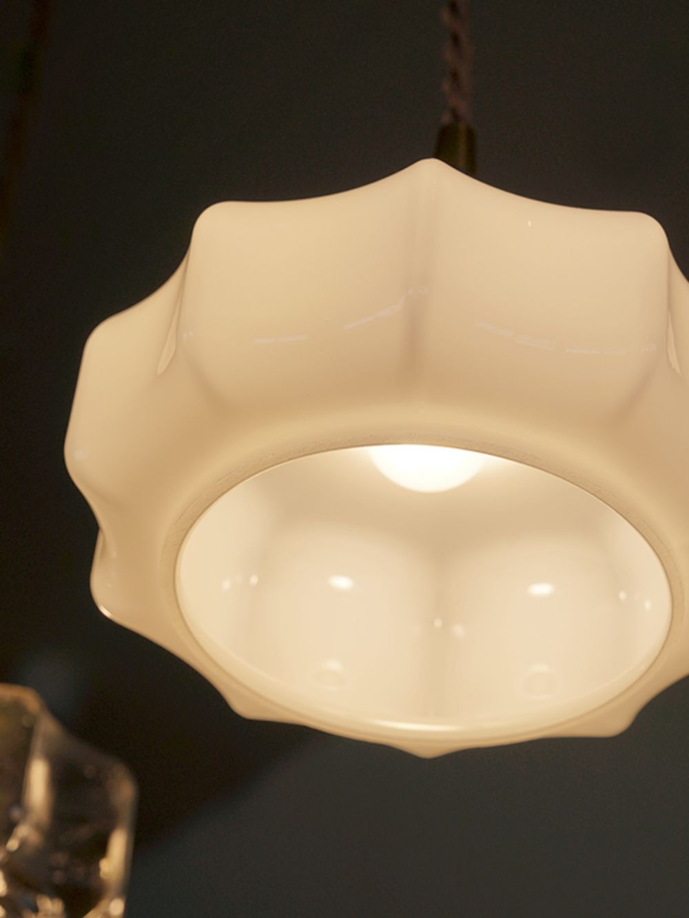 ガラスシェード アーロット M ホワイト【灯具A】 AX1-HS3417