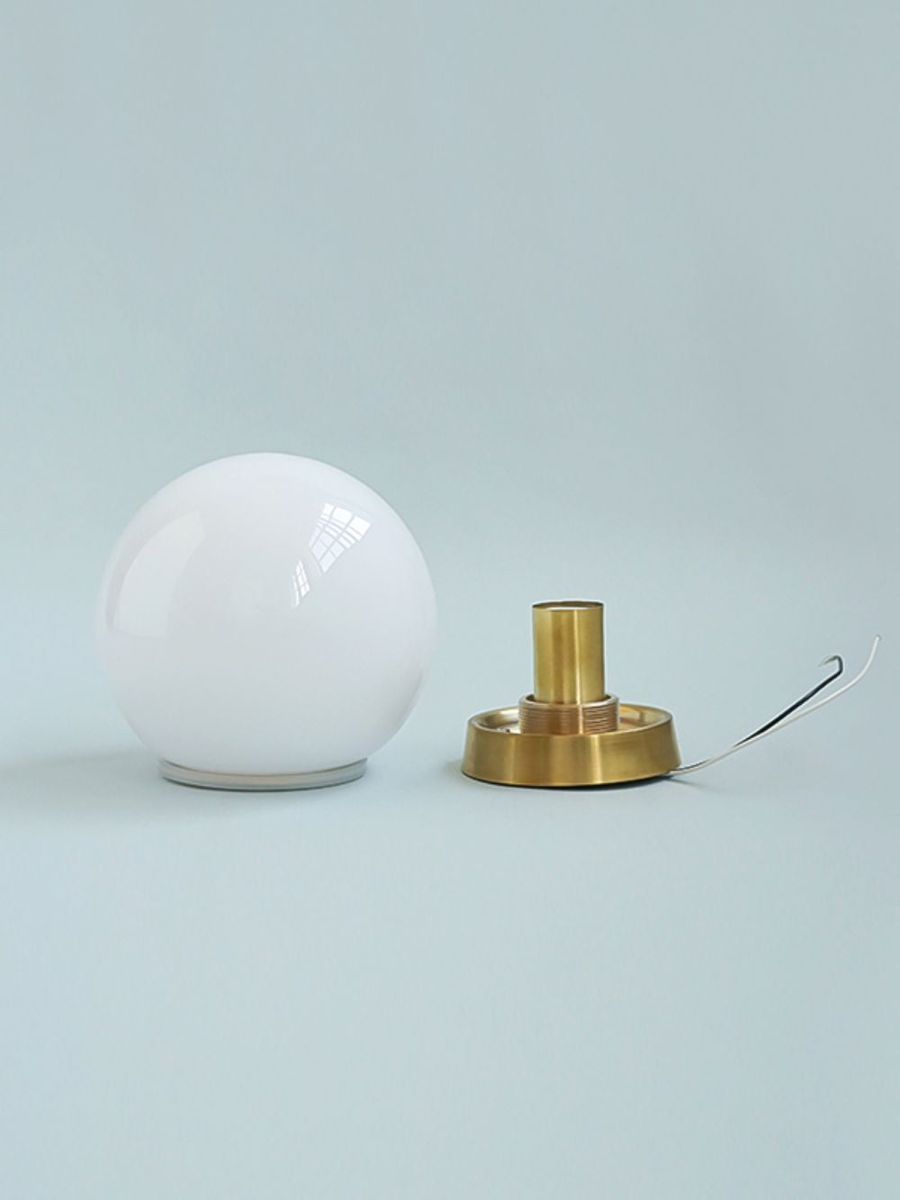 ガラスグローブエントランスライト AX1-HS3630