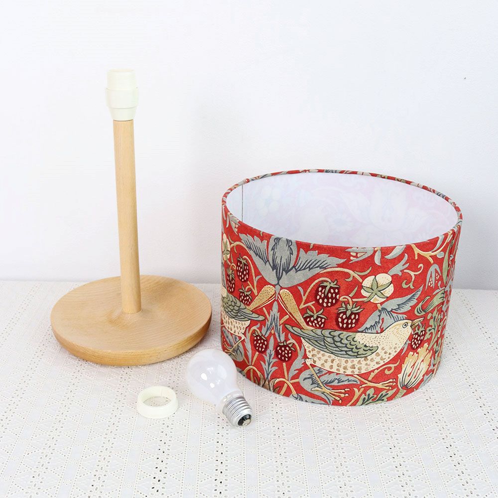 オシャレな赤色♪ テーブルスタンドいちご泥棒レッド CL1-LDS-0711STR-R