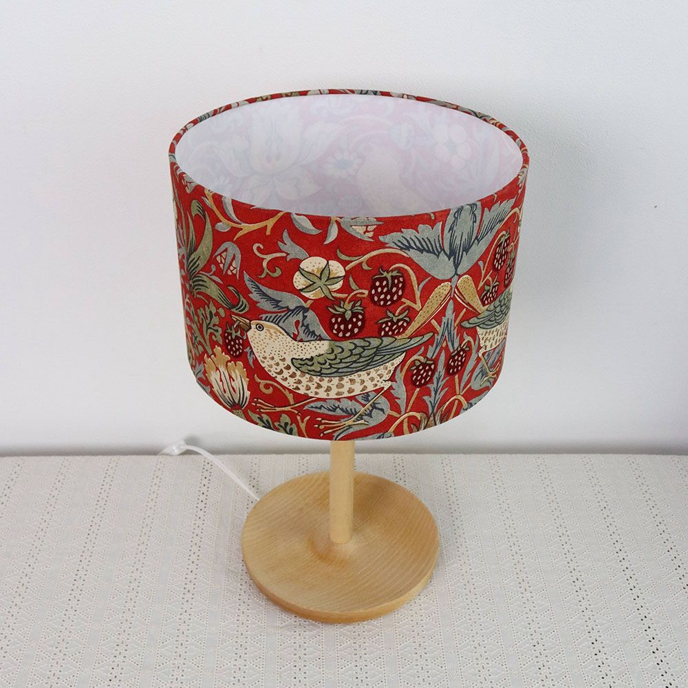 オシャレな赤色♪ テーブルスタンドいちご泥棒レッド CL1-LDS-0711STR-R