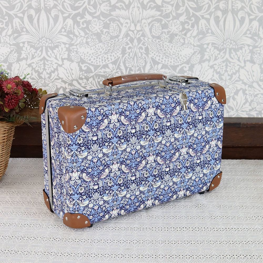 可愛くて頼もしい♪ トランク Strawberry Thief【A FLORET LONDON