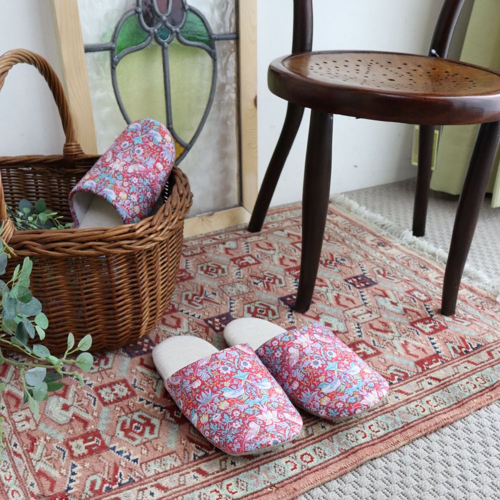 オシャレなモリス柄♪ スリッパ THIEF02RD 【リバティプリント/いちご泥棒】 DI1-215125