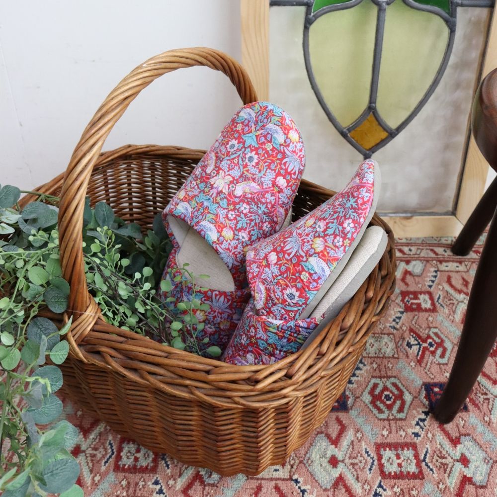 オシャレなモリス柄♪ スリッパ THIEF02RD 【リバティプリント/いちご泥棒】 DI1-215125