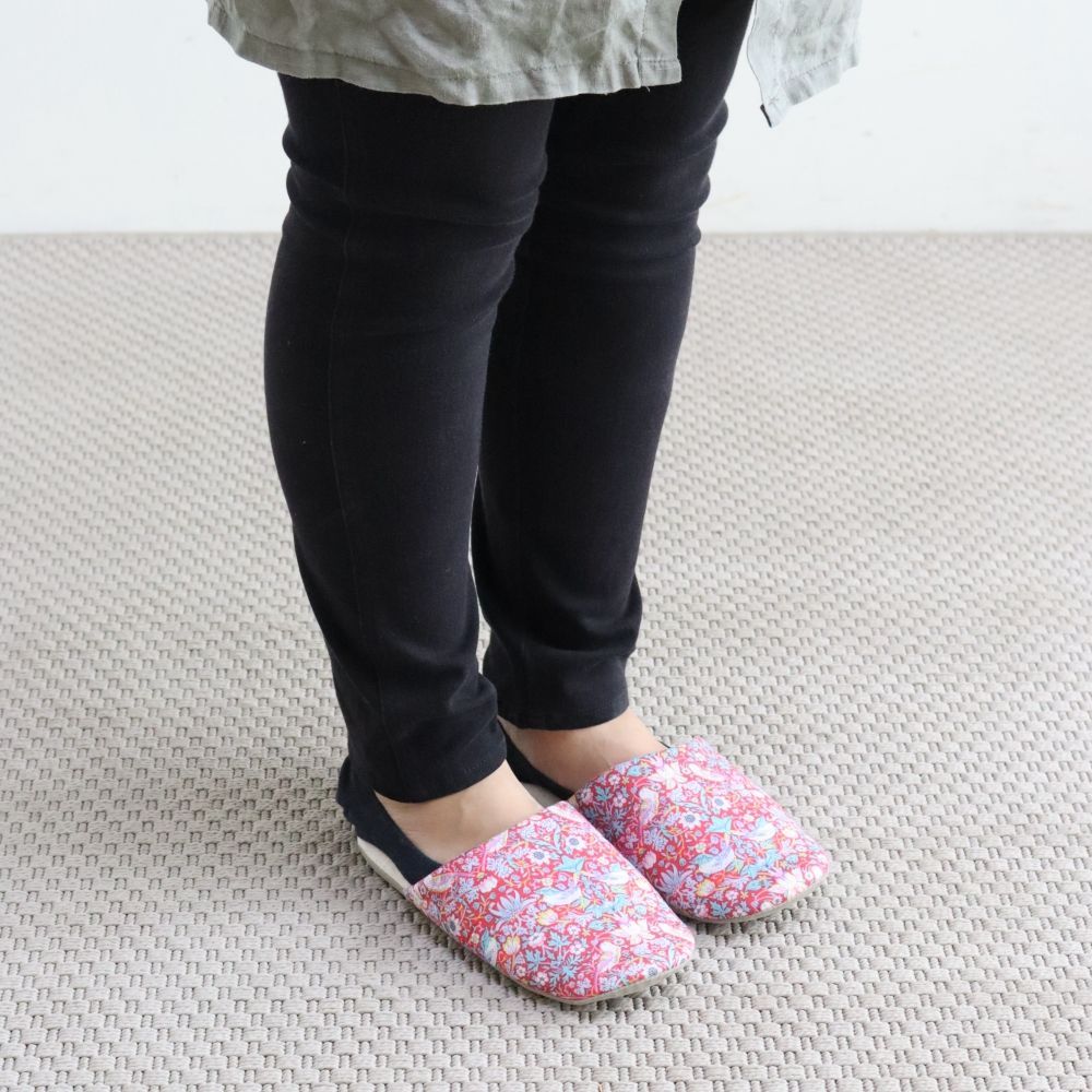 オシャレなモリス柄♪ スリッパ THIEF02RD 【リバティプリント/いちご泥棒】 DI1-215125