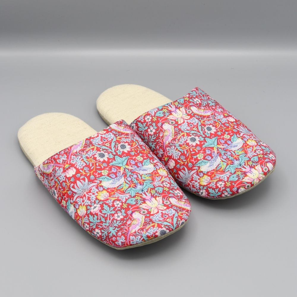 オシャレなモリス柄♪ スリッパ THIEF02RD 【リバティプリント/いちご泥棒】 DI1-215125