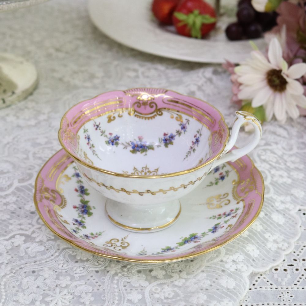 オシャレなフォルム♪ ティーカップ&ソーサー【Coalport(コールポート)】 LV1-113-A-142