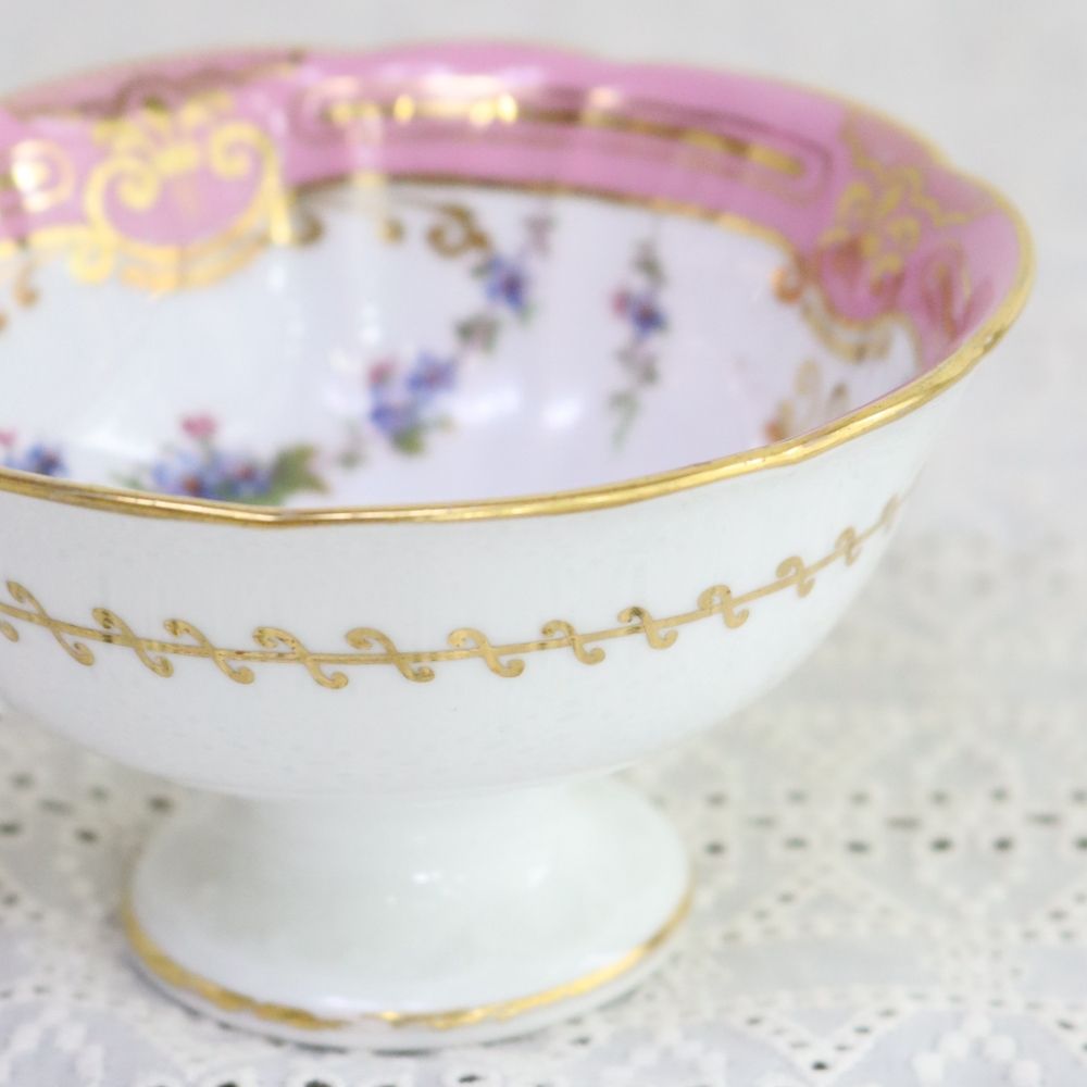 オシャレなフォルム♪ ティーカップ&ソーサー【Coalport(コールポート)】 LV1-113-A-142