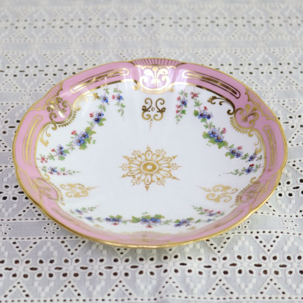 オシャレなフォルム♪ ティーカップ&ソーサー【Coalport(コールポート)】 LV1-113-A-142