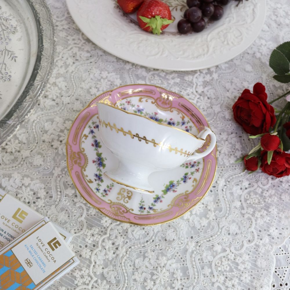 オシャレなフォルム♪ ティーカップ&ソーサー【Coalport(コールポート)】 LV1-113-A-142