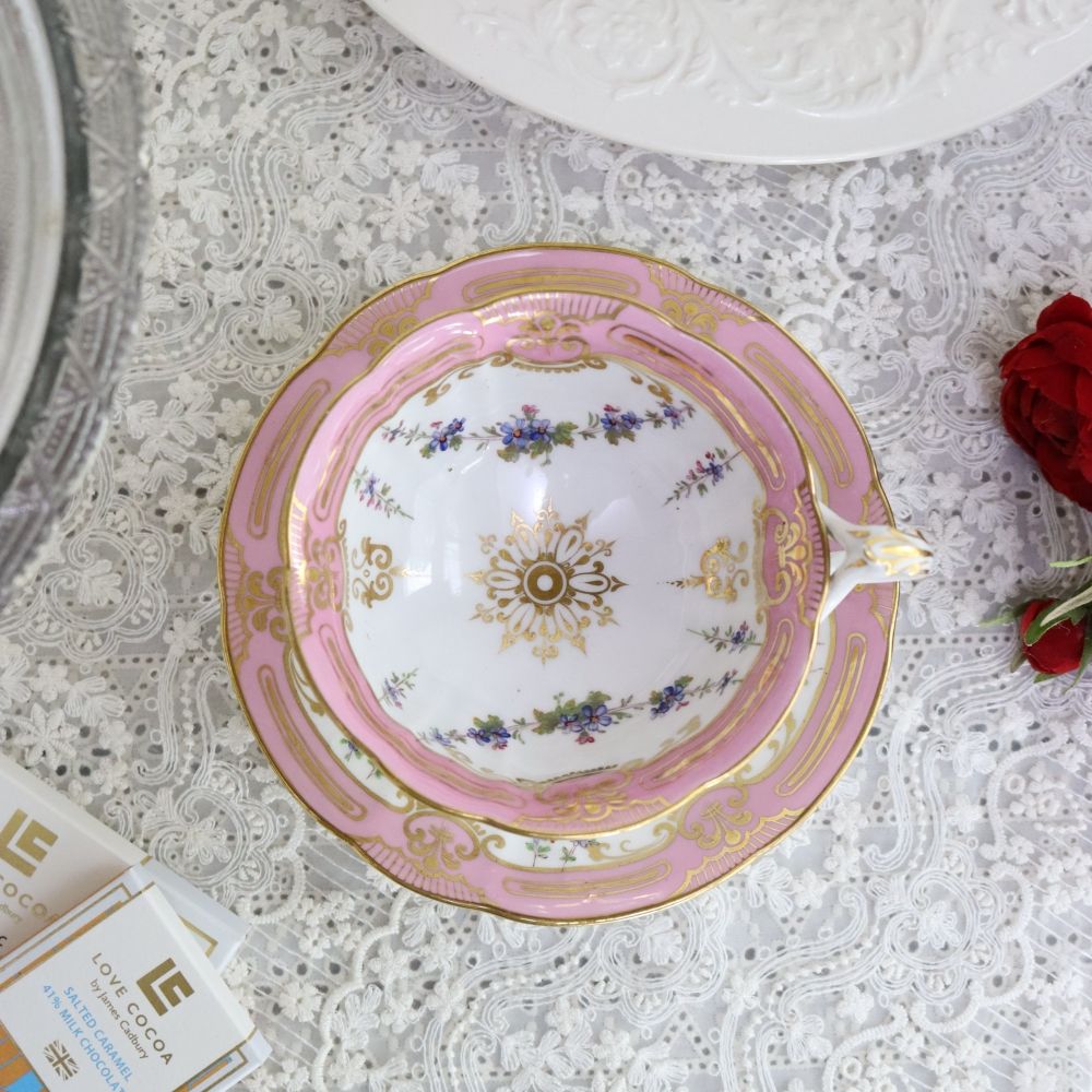 オシャレなフォルム♪ ティーカップ&ソーサー【Coalport(コールポート)】 LV1-113-A-142