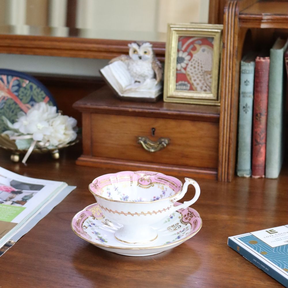 オシャレなフォルム♪ ティーカップ&ソーサー【Coalport(コールポート)】 LV1-113-A-142