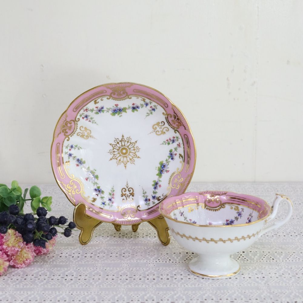 オシャレなフォルム♪ ティーカップ&ソーサー【Coalport(コールポート)】 LV1-113-A-142