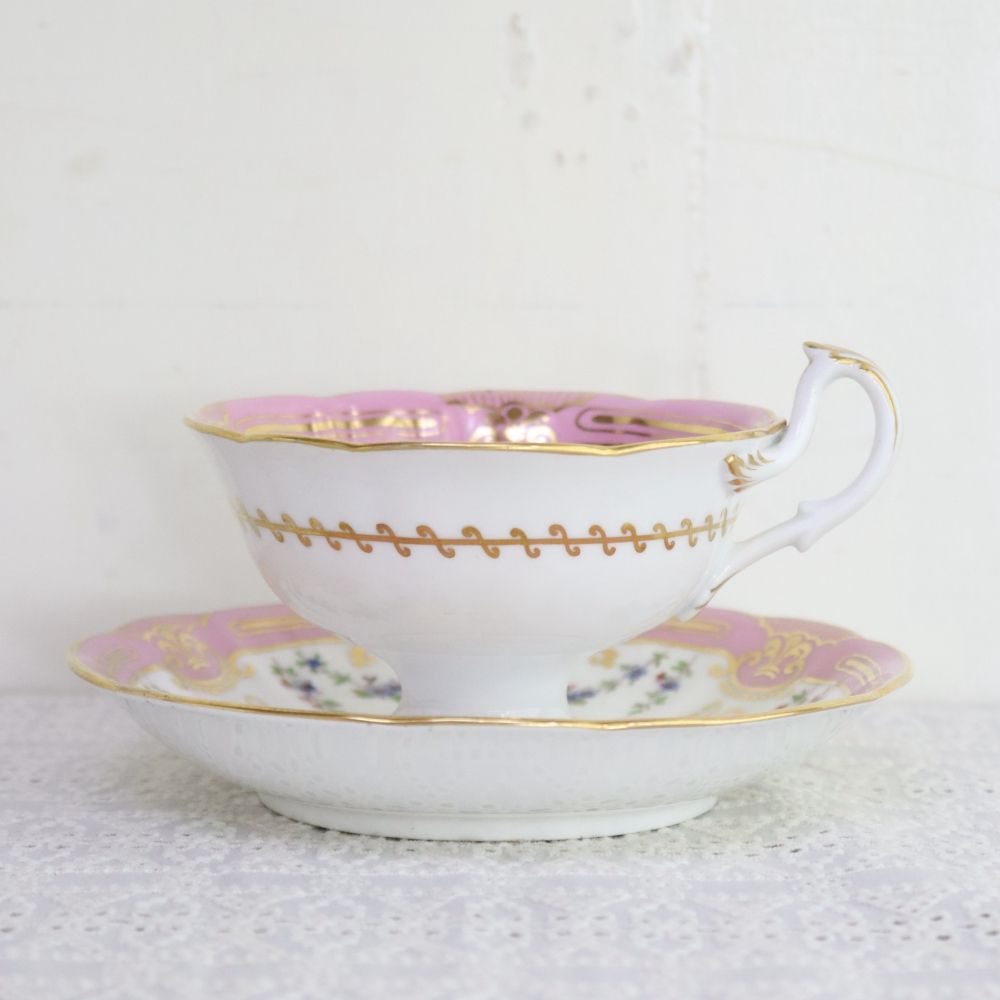 オシャレなフォルム♪ ティーカップ&ソーサー【Coalport(コールポート)】 LV1-113-A-142