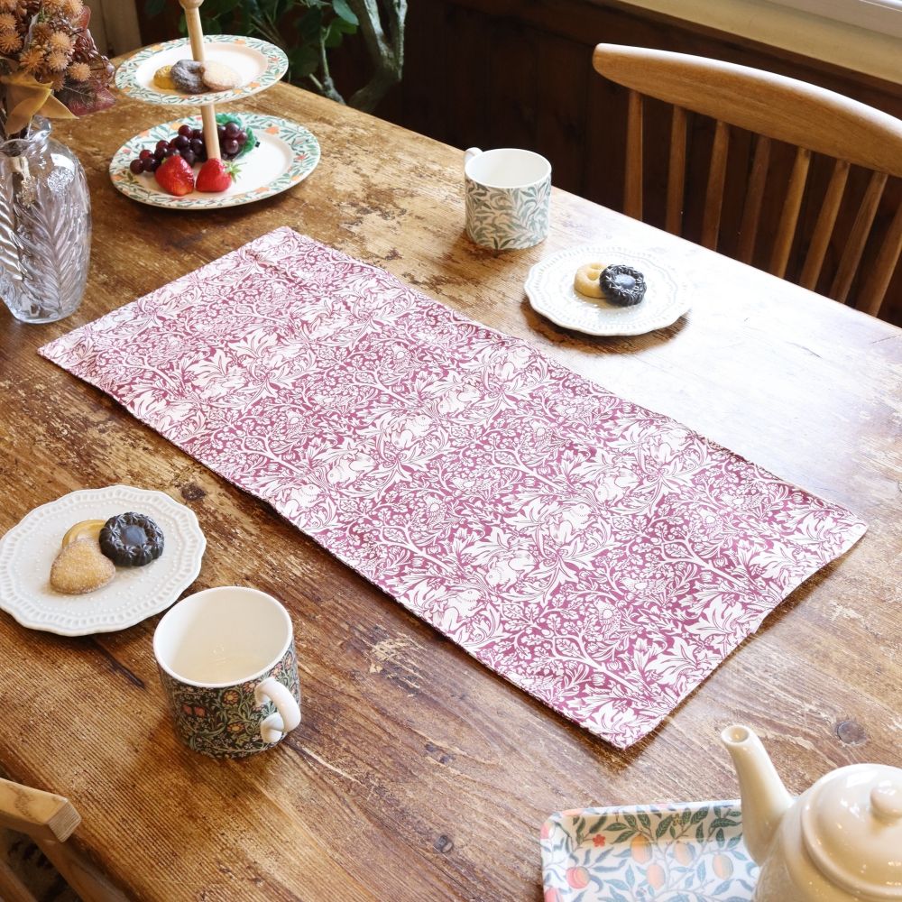 モチーフはウサギ♪ テーブルセンターBROTHER RABBIT OX1-TABC307