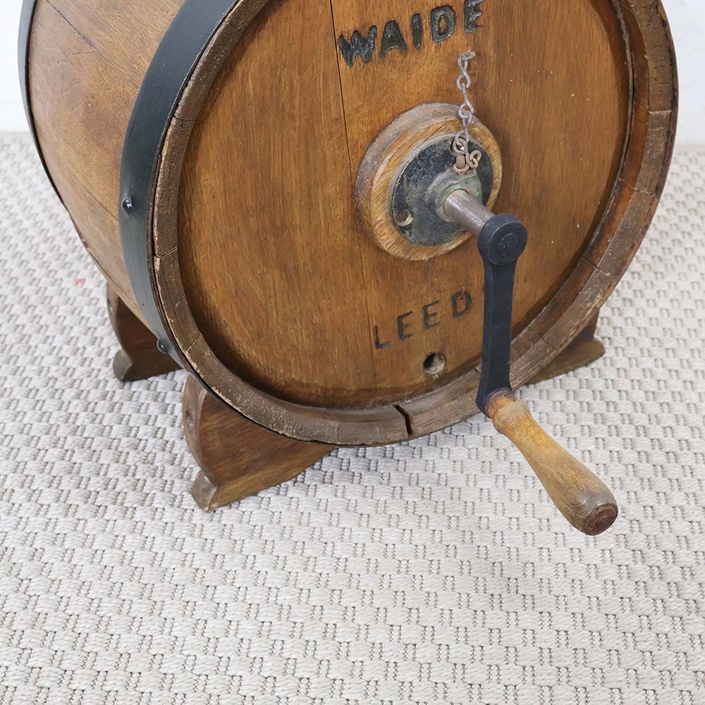 佇まいに心くすぐられる♪ バレル型 バターチャーン(Waide and Sons) VC103-225