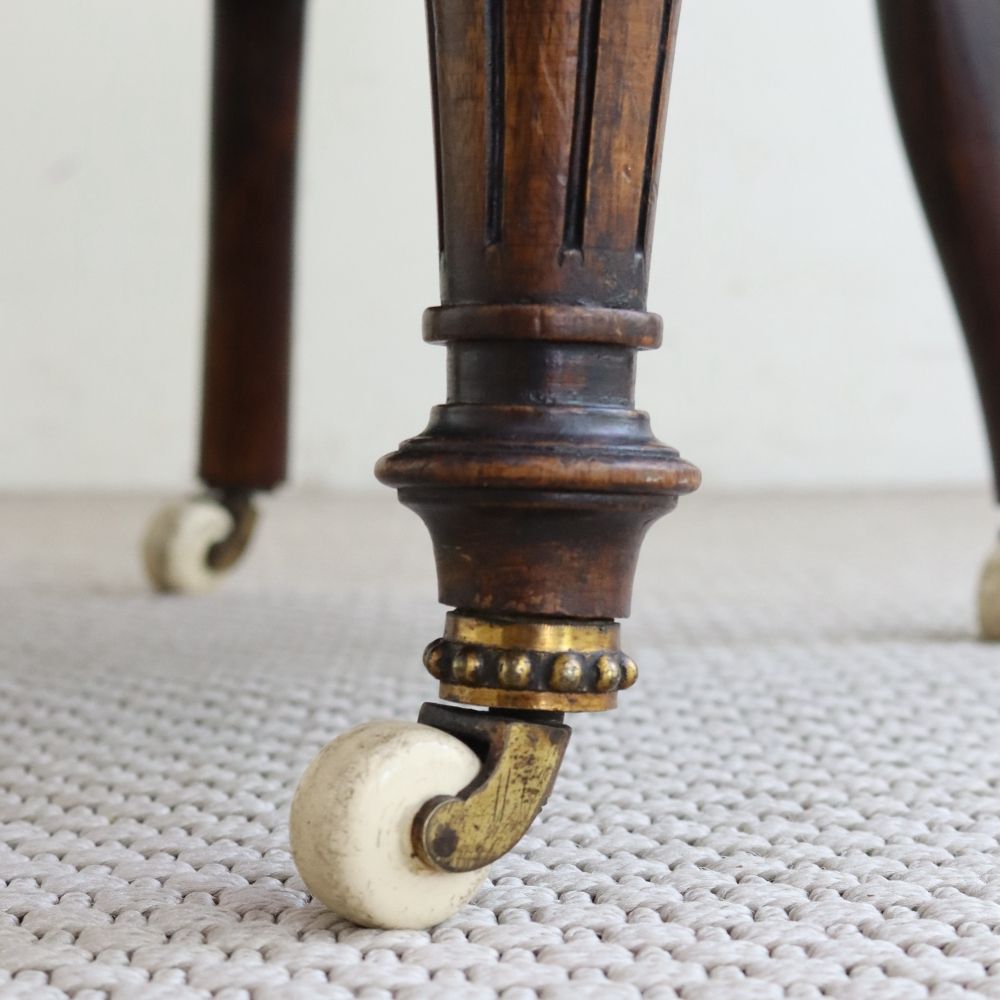 インテリアに華やぎを添えて♪ ナーシングチェア VC104-002