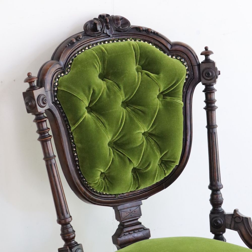 インテリアに華やぎを添えて♪ ナーシングチェア VC104-002