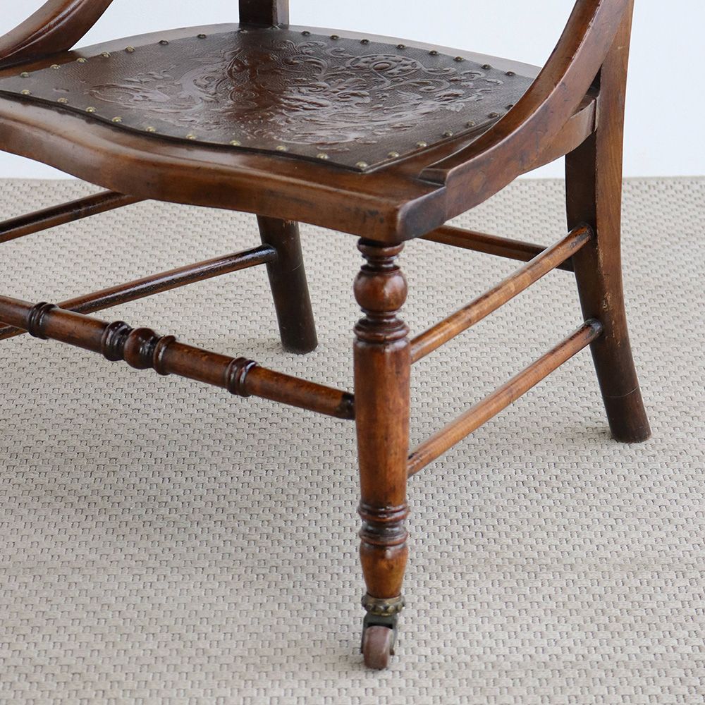 エンボス模様がオシャレです♪ ナーシングチェア VC104-055