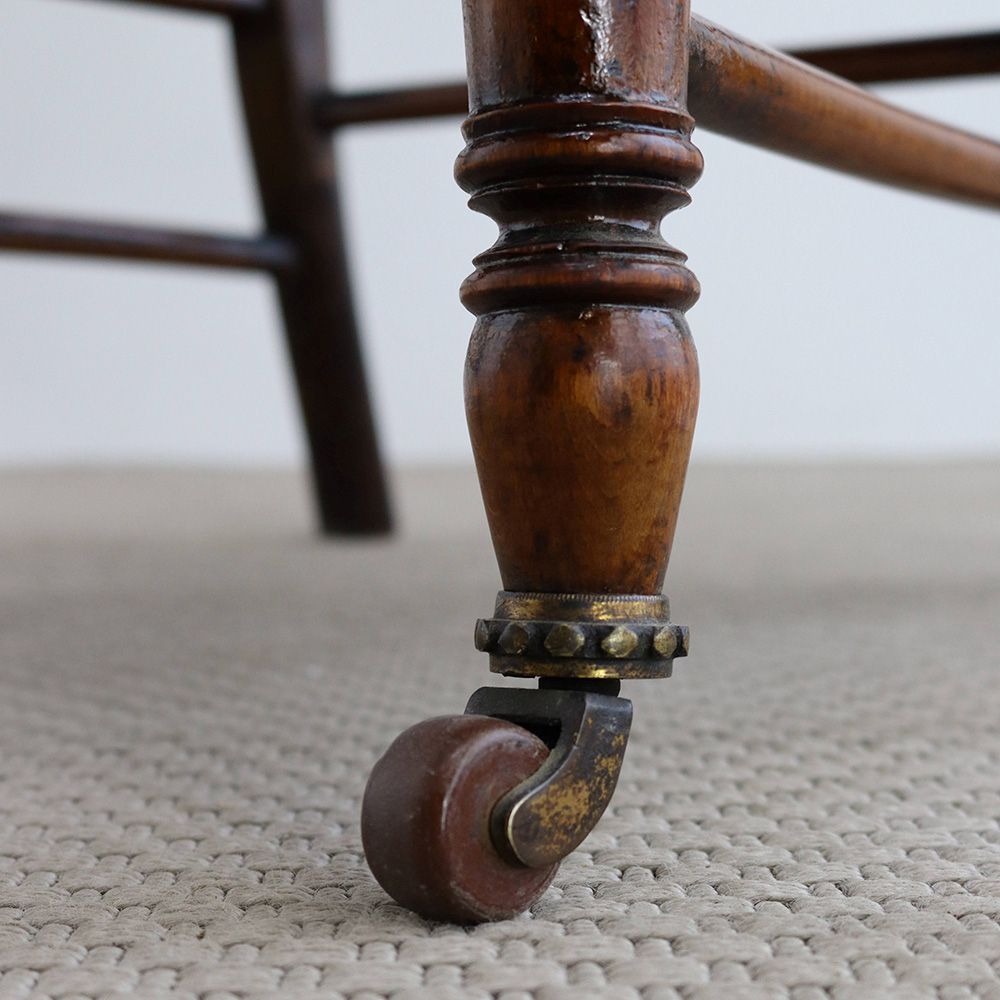 エンボス模様がオシャレです♪ ナーシングチェア VC104-055