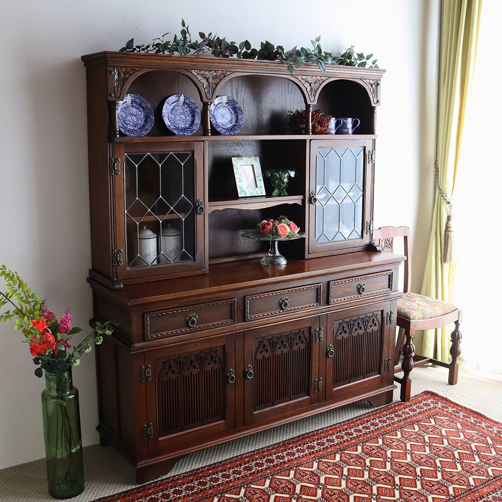 アーチが華やか♪ オールドチャームのカップボード VC104-102