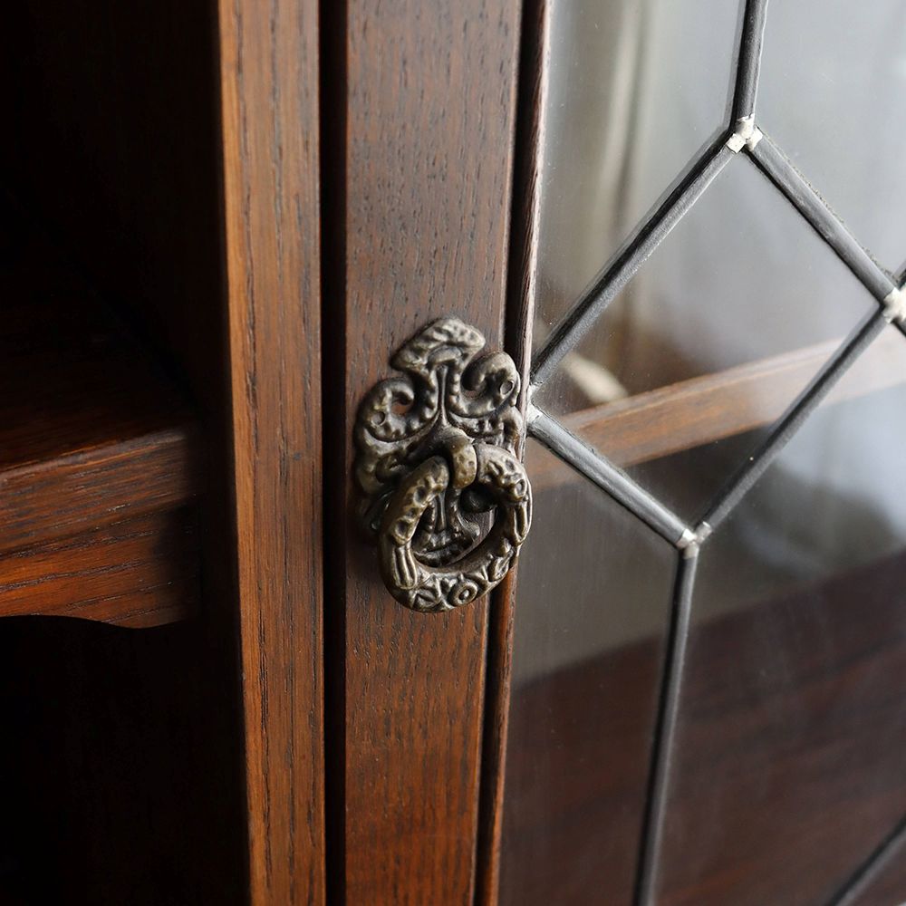 アーチが華やか♪ オールドチャームのカップボード VC104-102