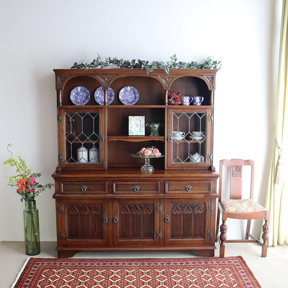 アーチが華やか♪ オールドチャームのカップボード VC104-102