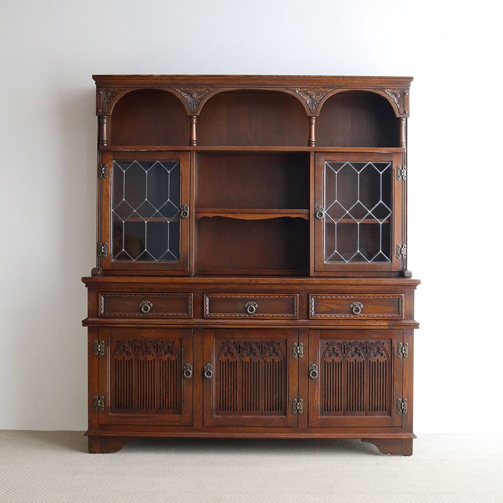 アーチが華やか♪ オールドチャームのカップボード VC104-102