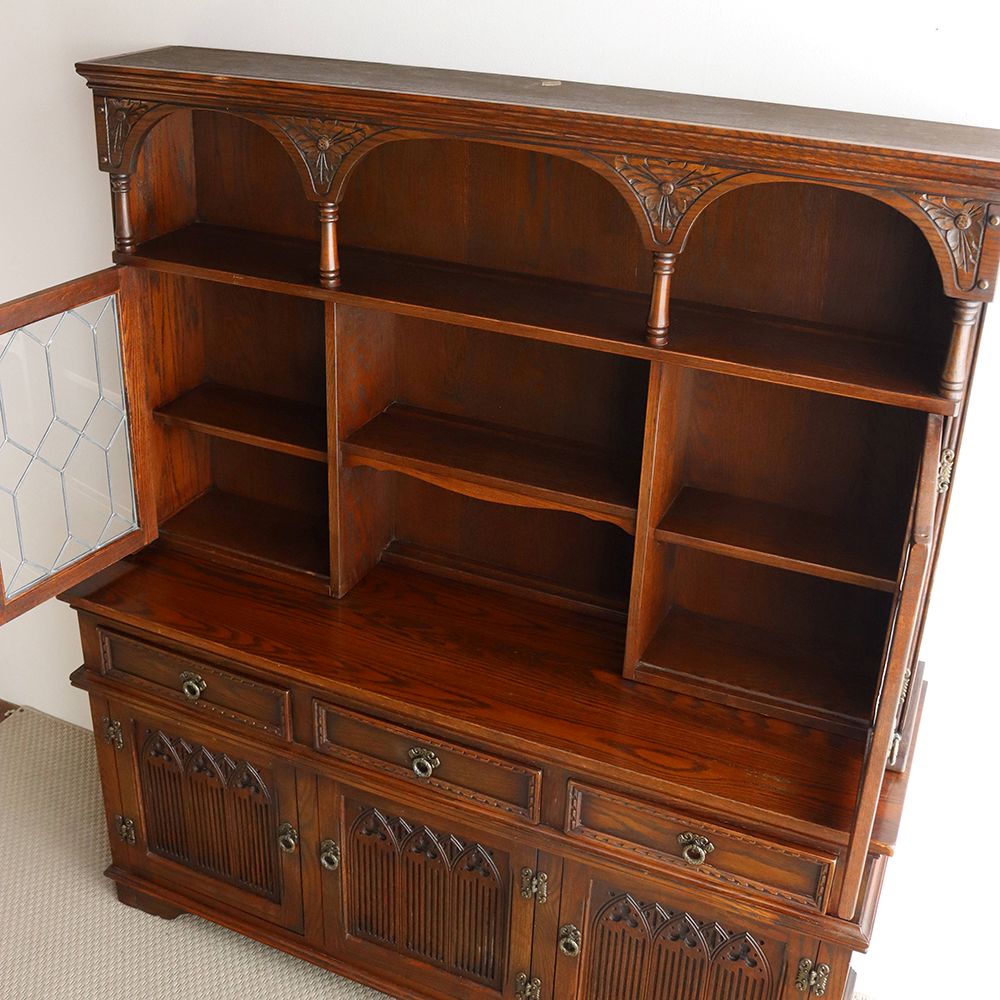 アーチが華やか♪ オールドチャームのカップボード VC104-102