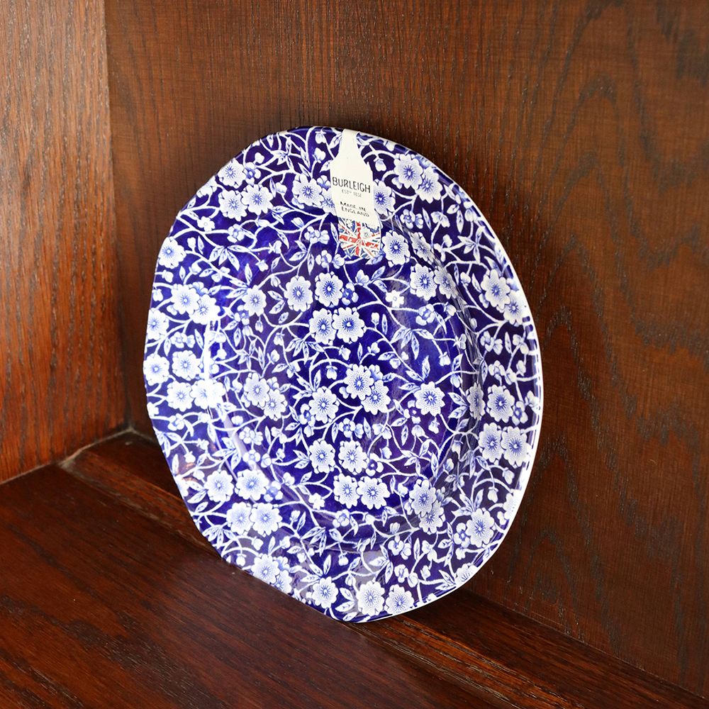 アーチが華やか♪ オールドチャームのカップボード VC104-102