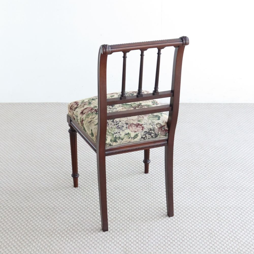 エレガントに空間を演出♪ サロンチェア VC104-618