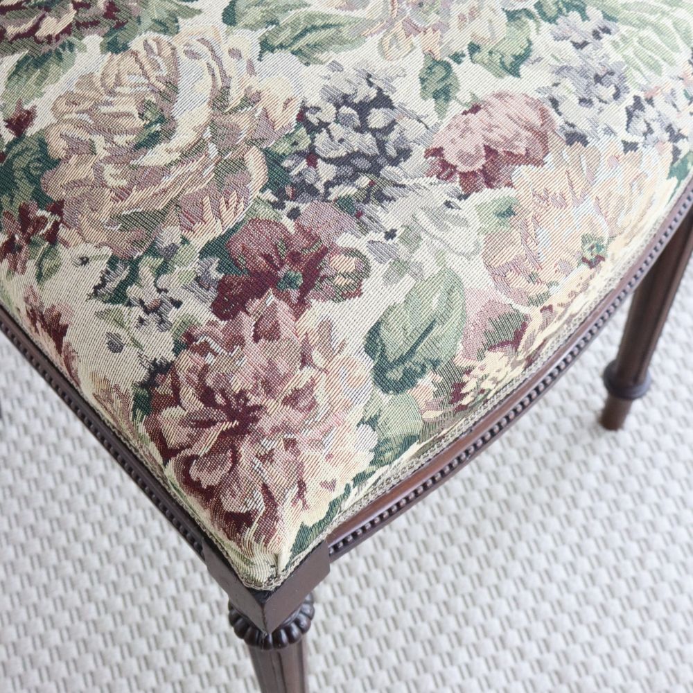 エレガントに空間を演出♪ サロンチェア VC104-618