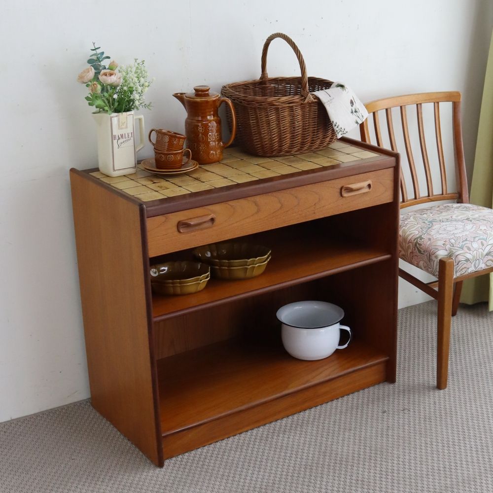 オシャレな作業台に♪ タイルトップキャビネット VC106-026