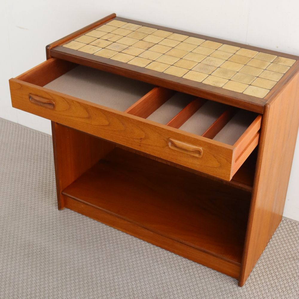 オシャレな作業台に♪ タイルトップキャビネット VC106-026