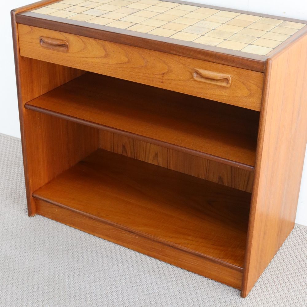 オシャレな作業台に♪ タイルトップキャビネット VC106-026