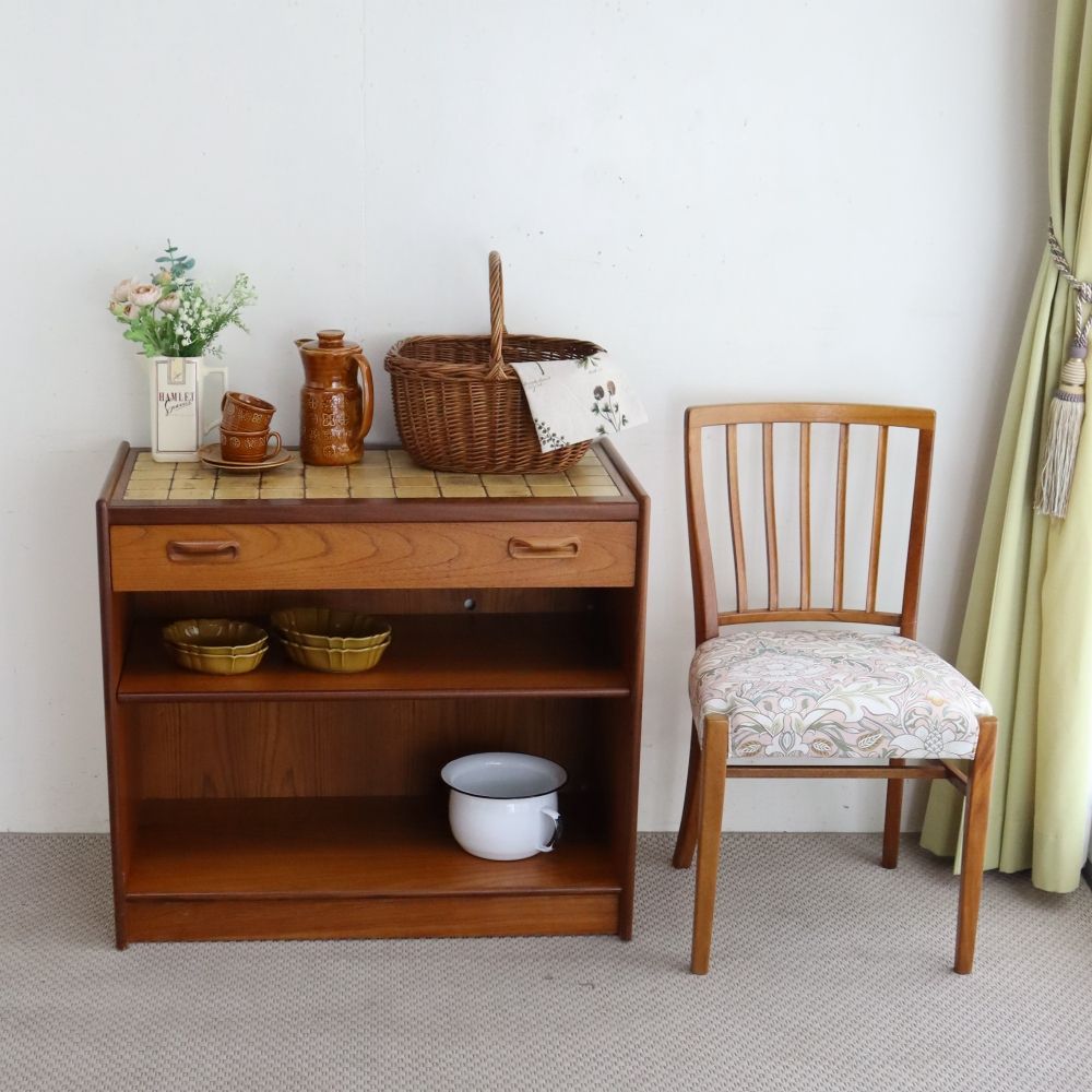 オシャレな作業台に♪ タイルトップキャビネット VC106-026