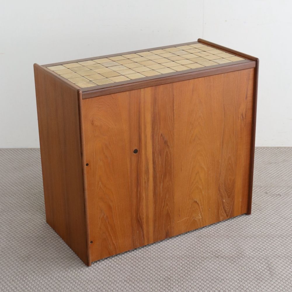 オシャレな作業台に♪ タイルトップキャビネット VC106-026