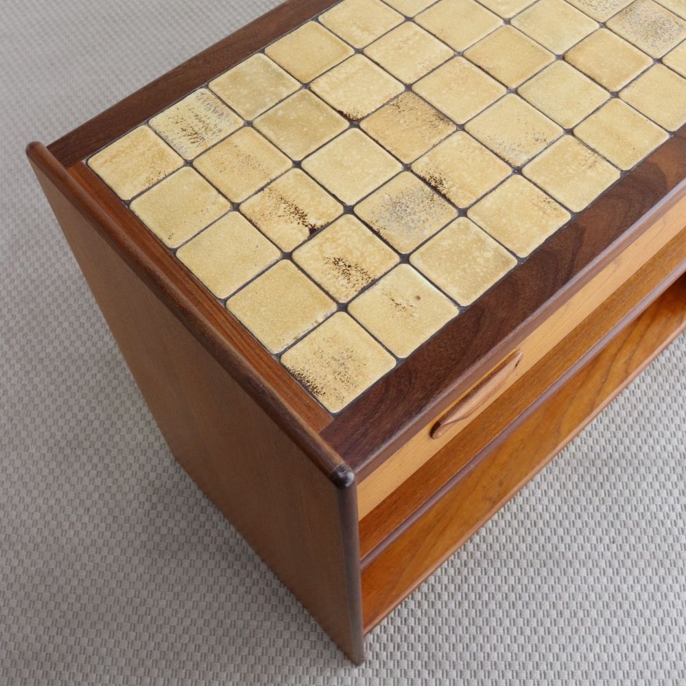 オシャレな作業台に♪ タイルトップキャビネット VC106-026
