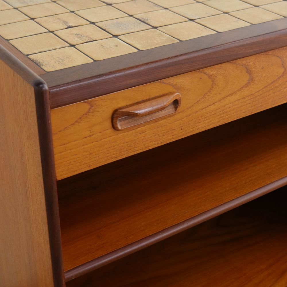 オシャレな作業台に♪ タイルトップキャビネット VC106-026