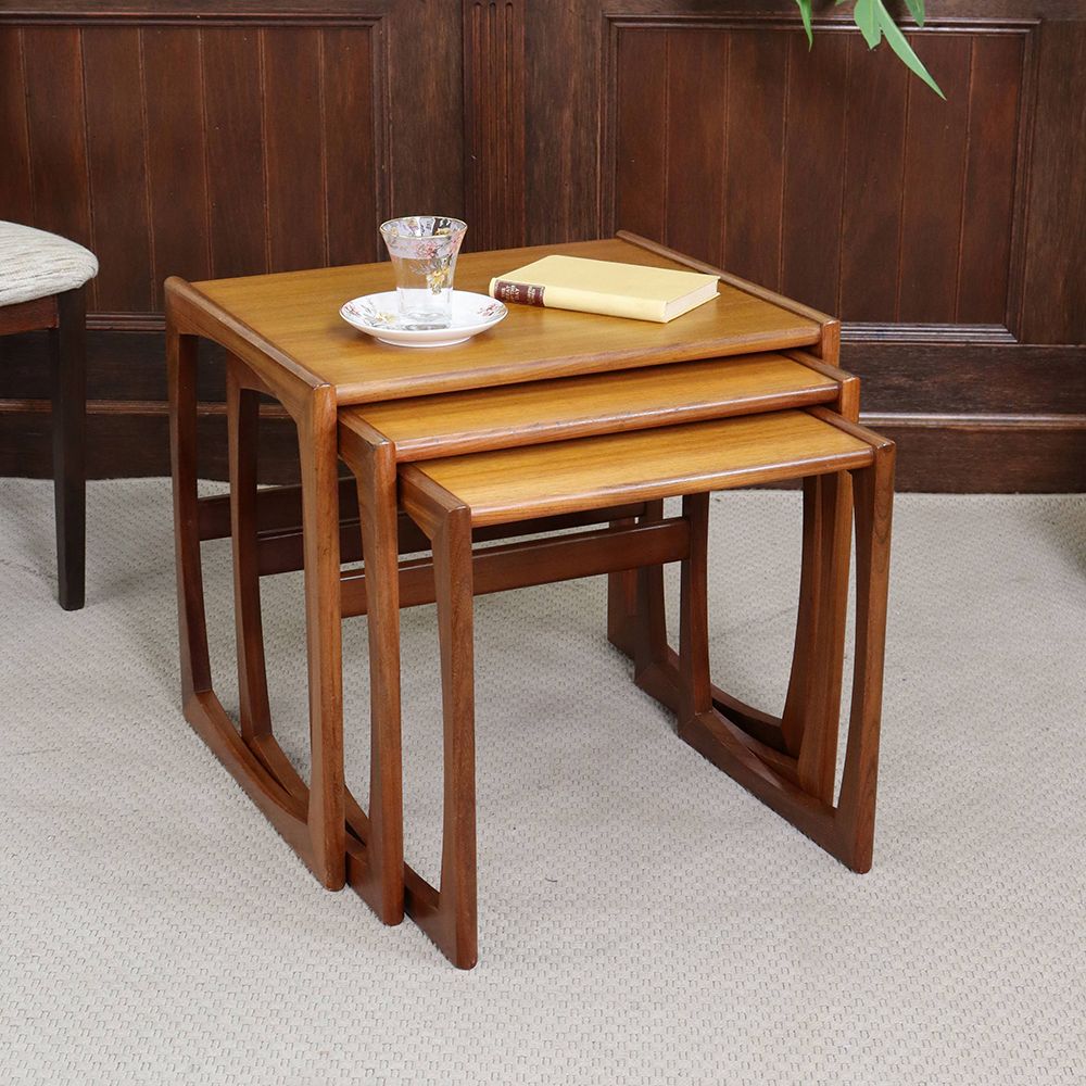 カッコいいQuadrilleシリーズ♪ ネストテーブルG-PLAN VC106-106