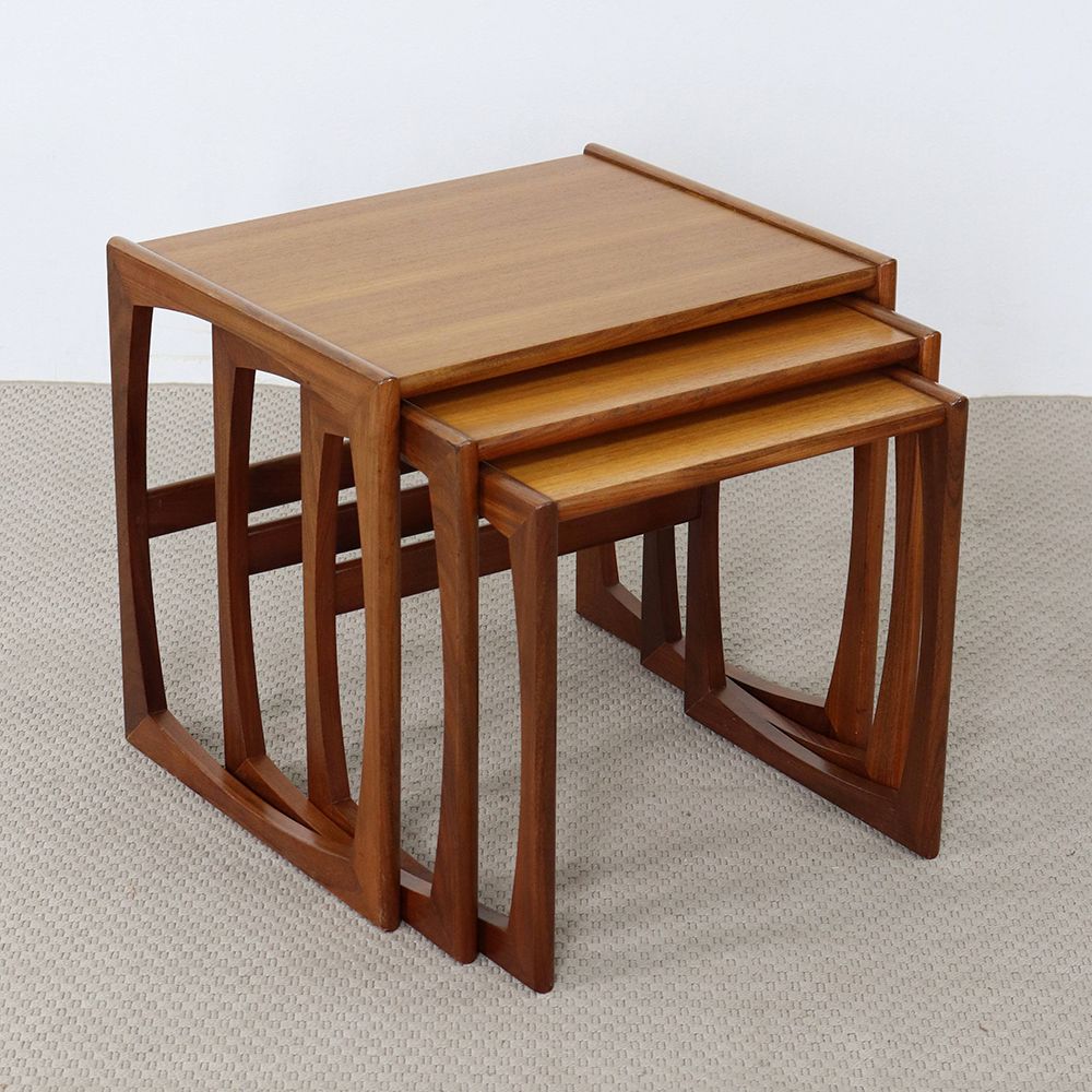 カッコいいQuadrilleシリーズ♪ ネストテーブルG-PLAN VC106-106