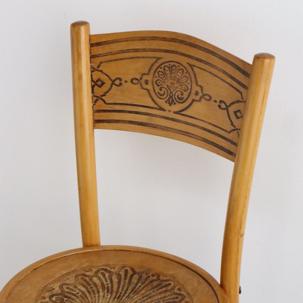 オシャレな模様も楽しんで♪ ベントウッドチェア VC107-023