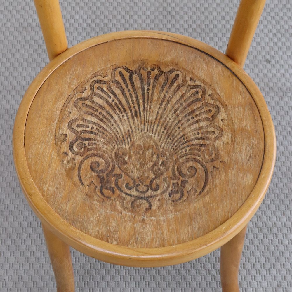 オシャレな模様も楽しんで♪ ベントウッドチェア VC107-023