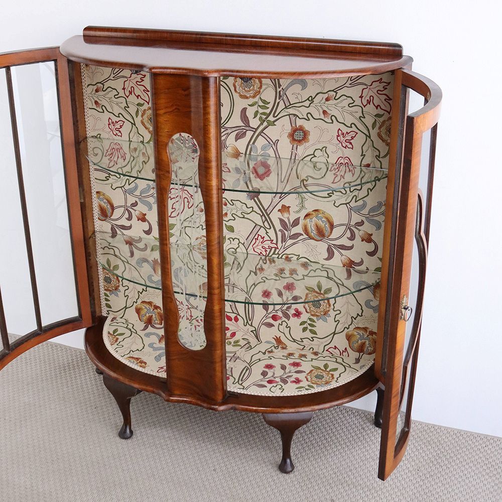 エナメル模様がキラリ♪ ディスプレイキャビネット VC107-056-220626