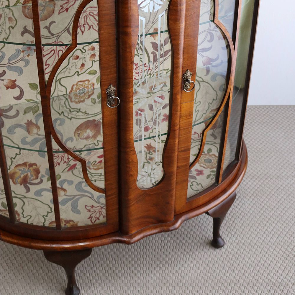 エナメル模様がキラリ♪ ディスプレイキャビネット VC107-056-220626