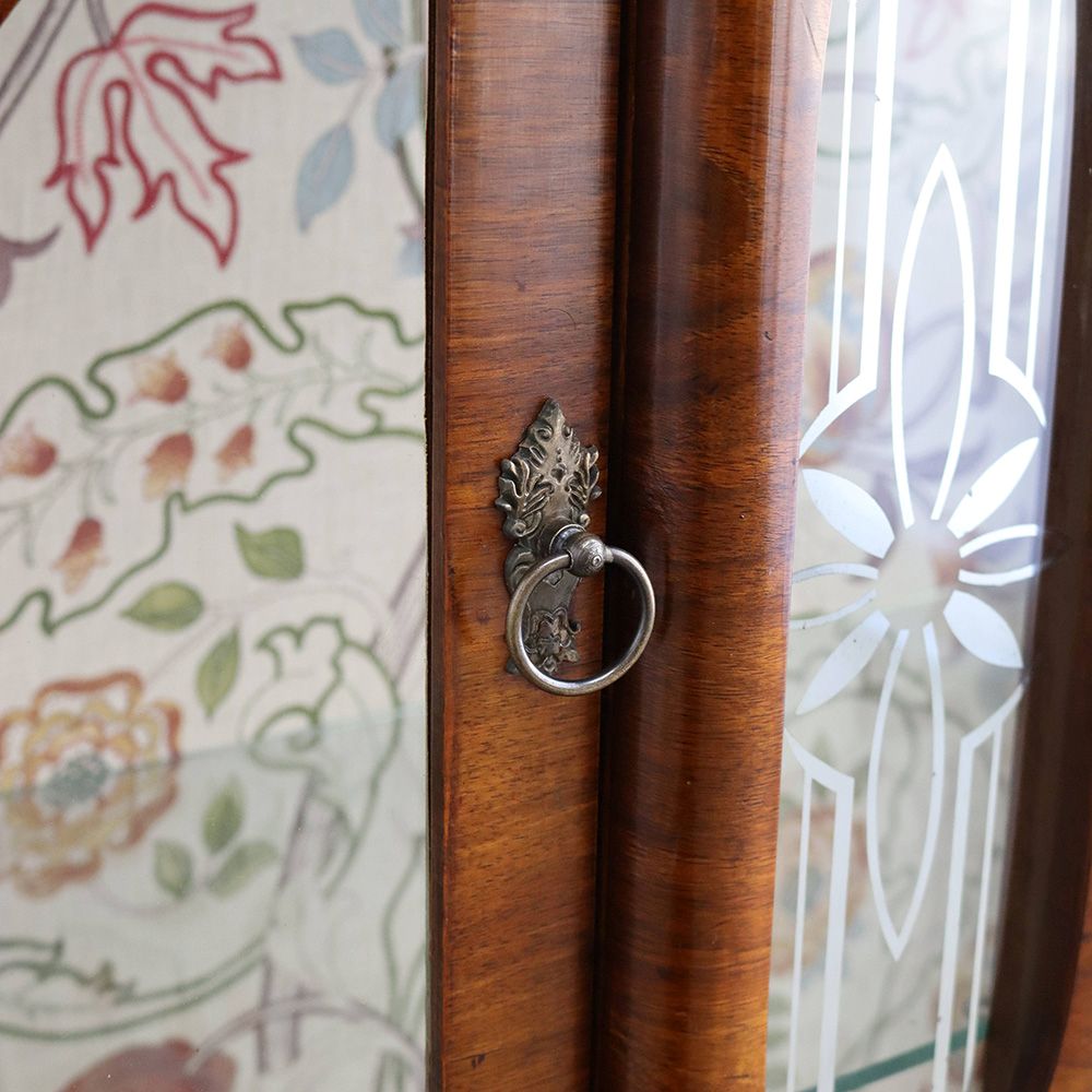 エナメル模様がキラリ♪ ディスプレイキャビネット VC107-056-220626