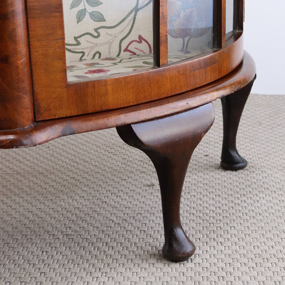 エナメル模様がキラリ♪ ディスプレイキャビネット VC107-056-220626