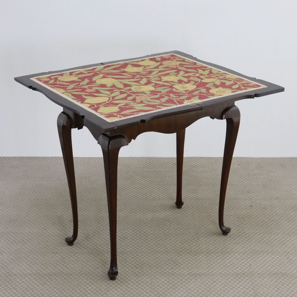 オシャレな猫脚♪ 折りたたみゲームテーブル VC107-061MORRIS