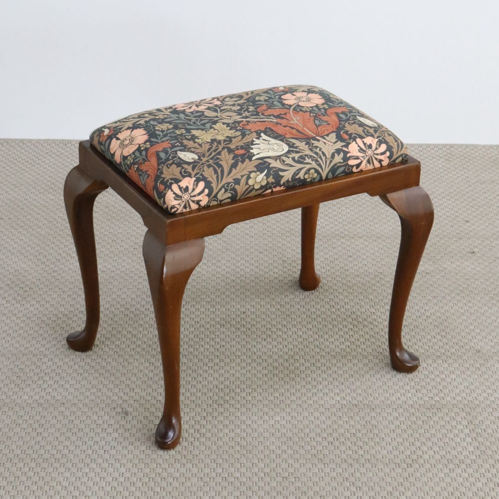 オシャレな猫脚♪ スツール VC107-119MORRIS